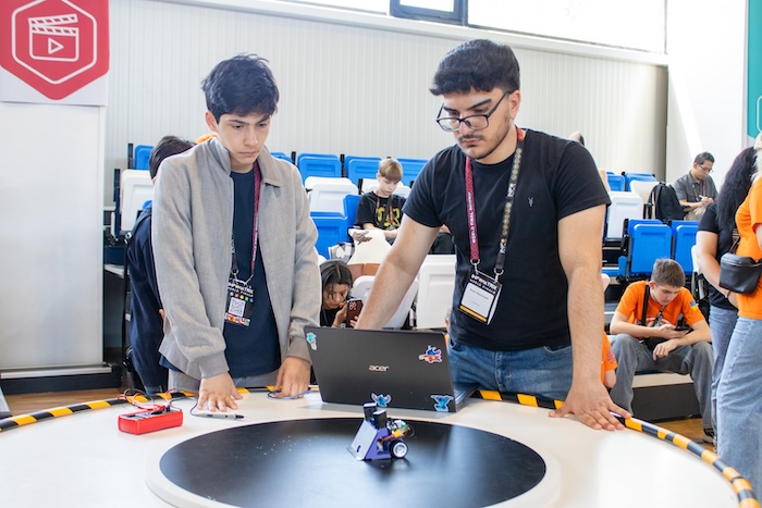 Mini Sumo Robot competition in action